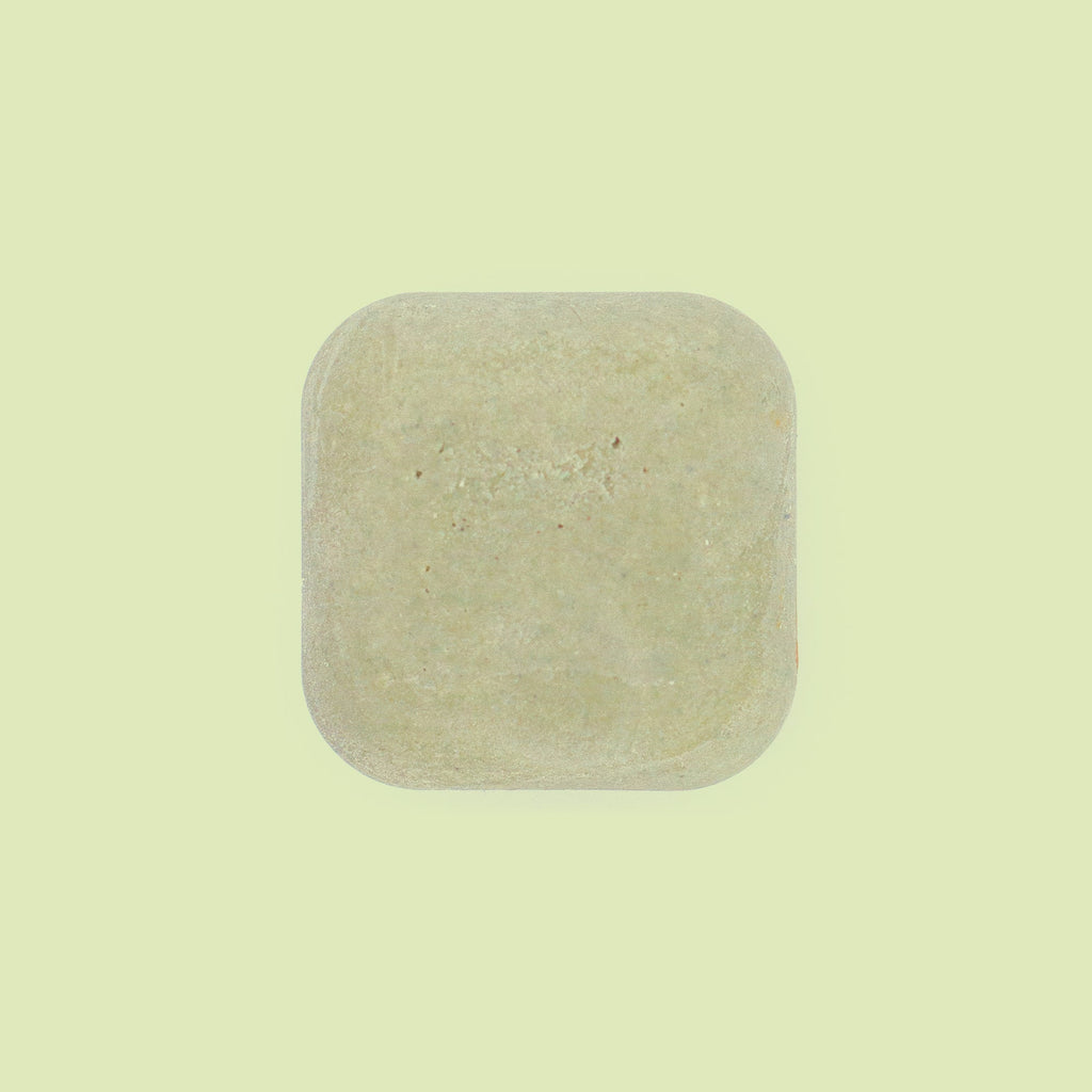 Solid face mask with purifying and refreshing green clay